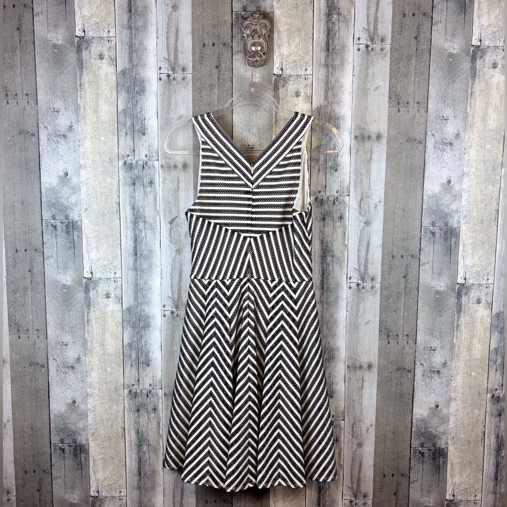 REISS Beverly Fit & Flare Dress in Black and White Size 4.